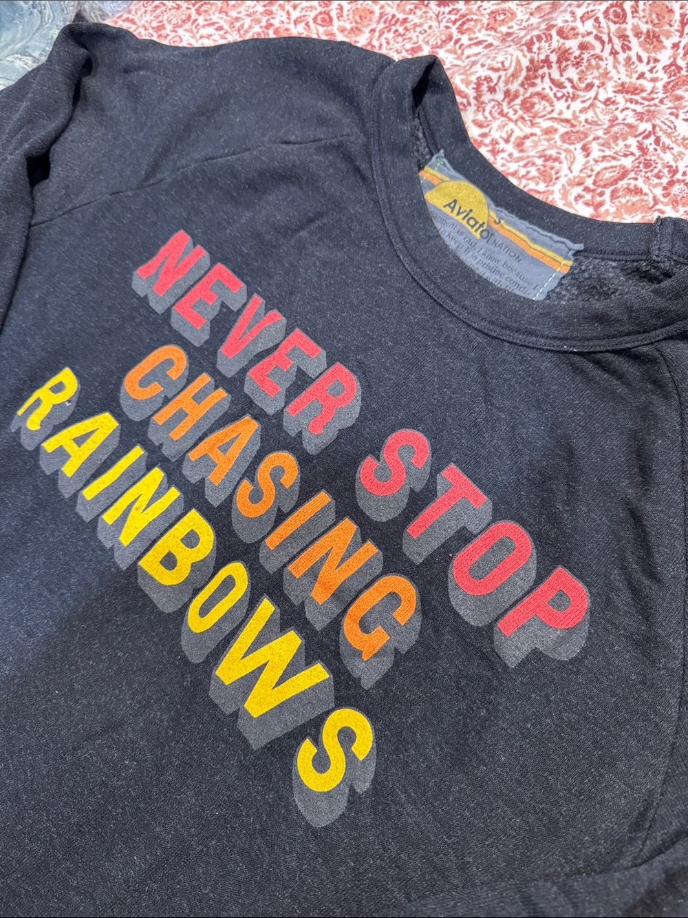 Never stop chasing rainbows crewneck - Picture 2 of 4